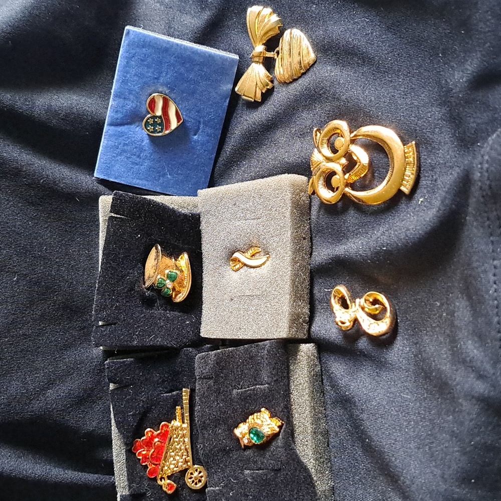 Lot of 8 vintage AVON pins